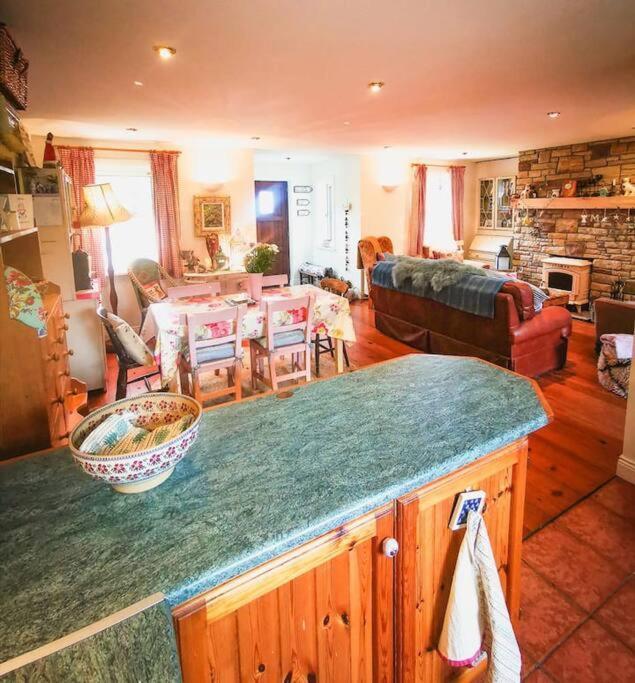 Orchard Cottage Дингл Экстерьер фото
